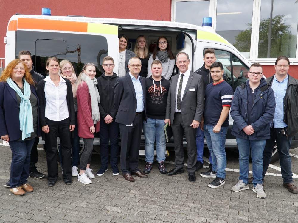 PM 071 RP besucht Unterricht der zukuenftigen Rettungskraefte in Marburg